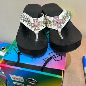 COWGIRL JEWELS SIZE 7 BLACK LEATHER WITH WHITE LEATHER UPPER. Multi jewels